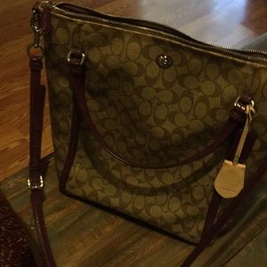 Coach Peyton Sig. Convertible Shoulder/Hand Bag
